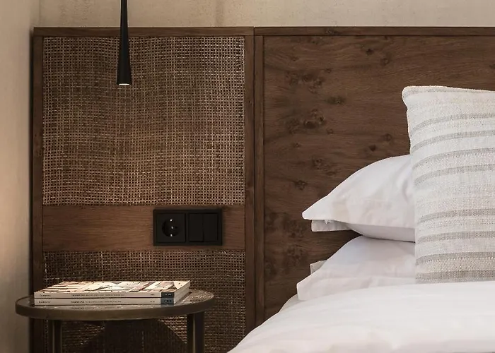 Seven Rocks Aparthotel 4*