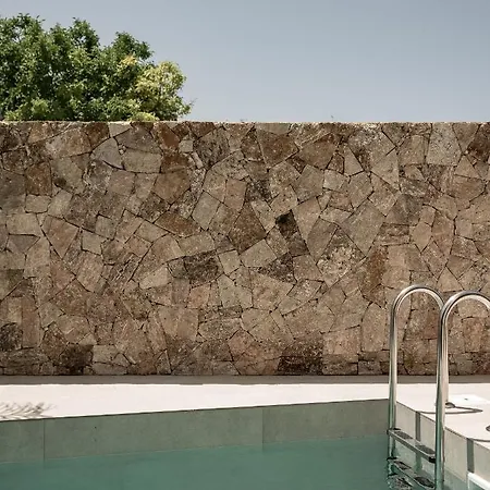 Seven Rocks Παλιούρι