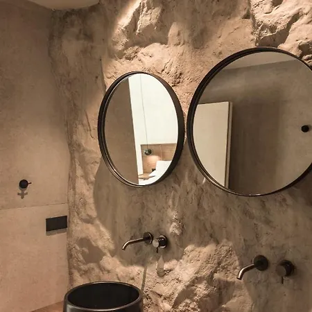 Seven Rocks Ξενοδοχείο με διαμερίσματα 4*