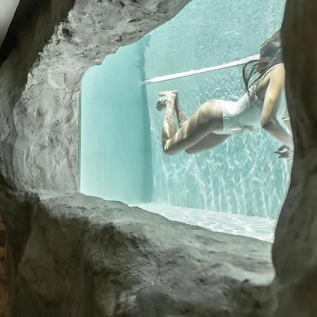 Seven Rocks 아파트호텔 팔리오우리